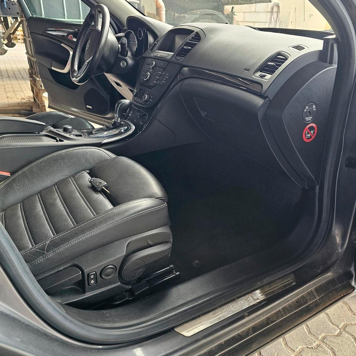 Opel Insignia 2010 — photo 12