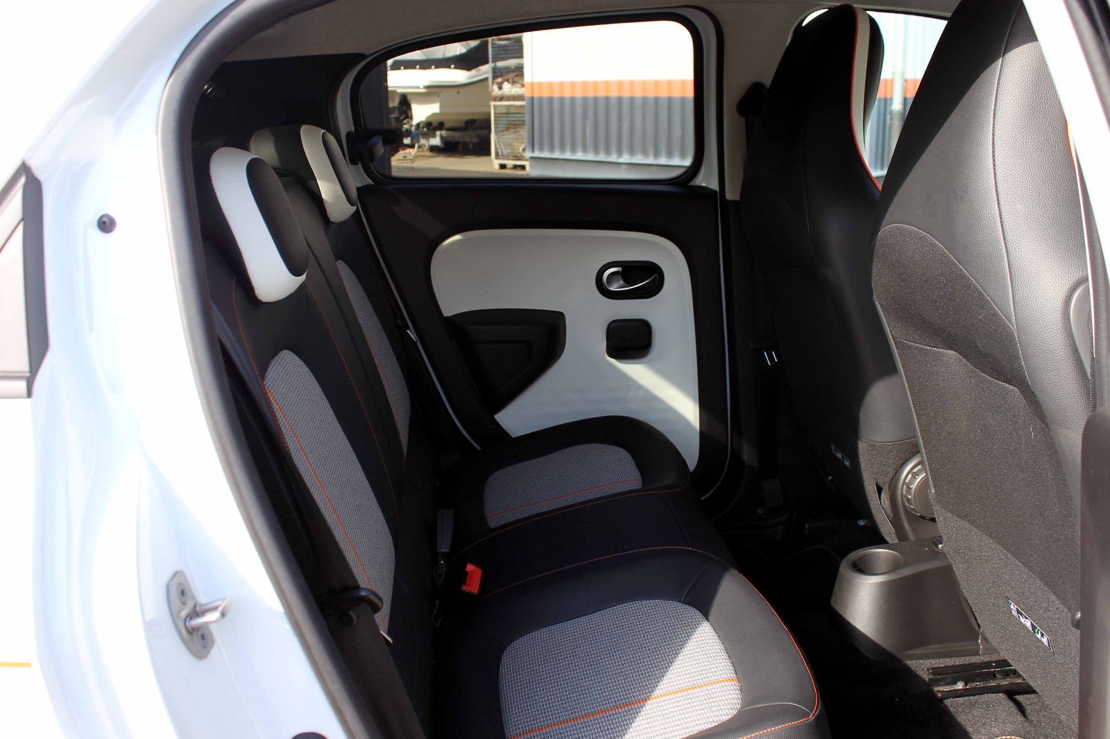 Fahrzeugabbildung Renault Twingo Vibes Electric 21kWh KAM PDC SHZ KLIMA BT