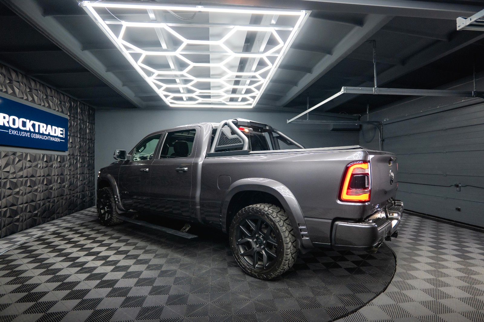 Fahrzeugabbildung Dodge RAM 5.7 V8 HEMI 4x4 Limited Longbed Airmatic 19%