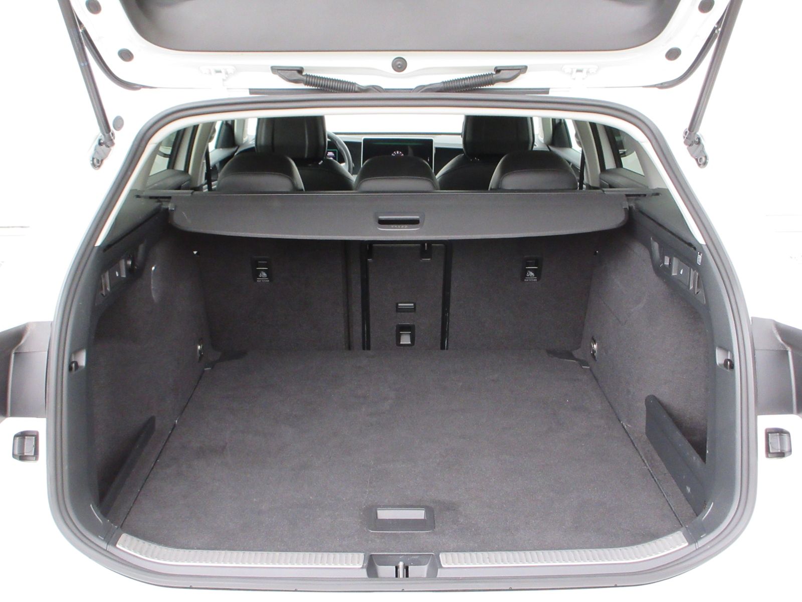 Passat Variant 1.5 eTSI DSG IQ.DRIVE/AHK/LED/NAV