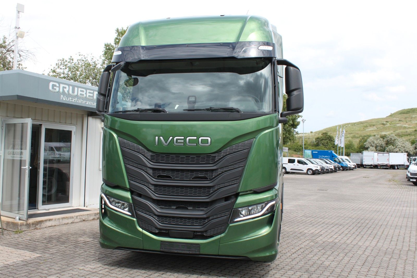 Fahrzeugabbildung Iveco S-Way AS440S50T/P mit ADR Ausstattung Klasse AT