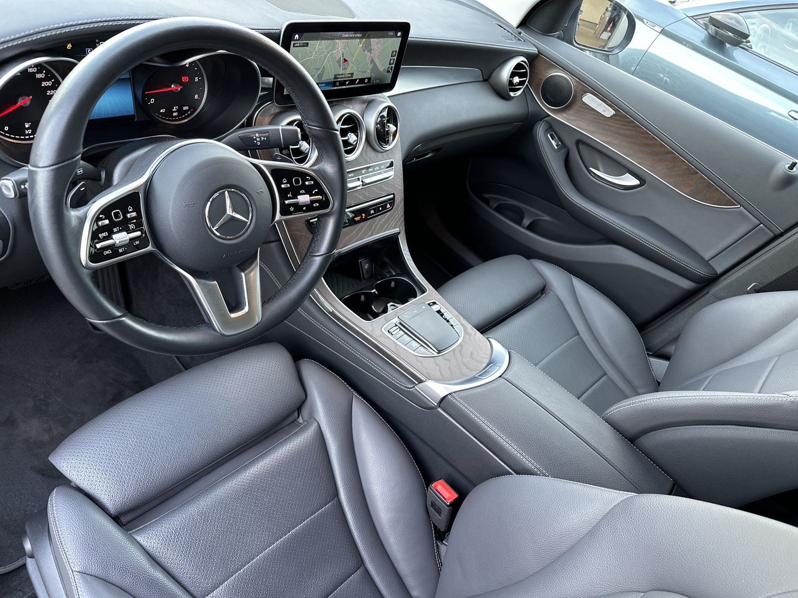 Fahrzeugabbildung Mercedes-Benz GLC 400d 4Matic AMG-Line NAV+LED+KAMERA+20ZO+1HD