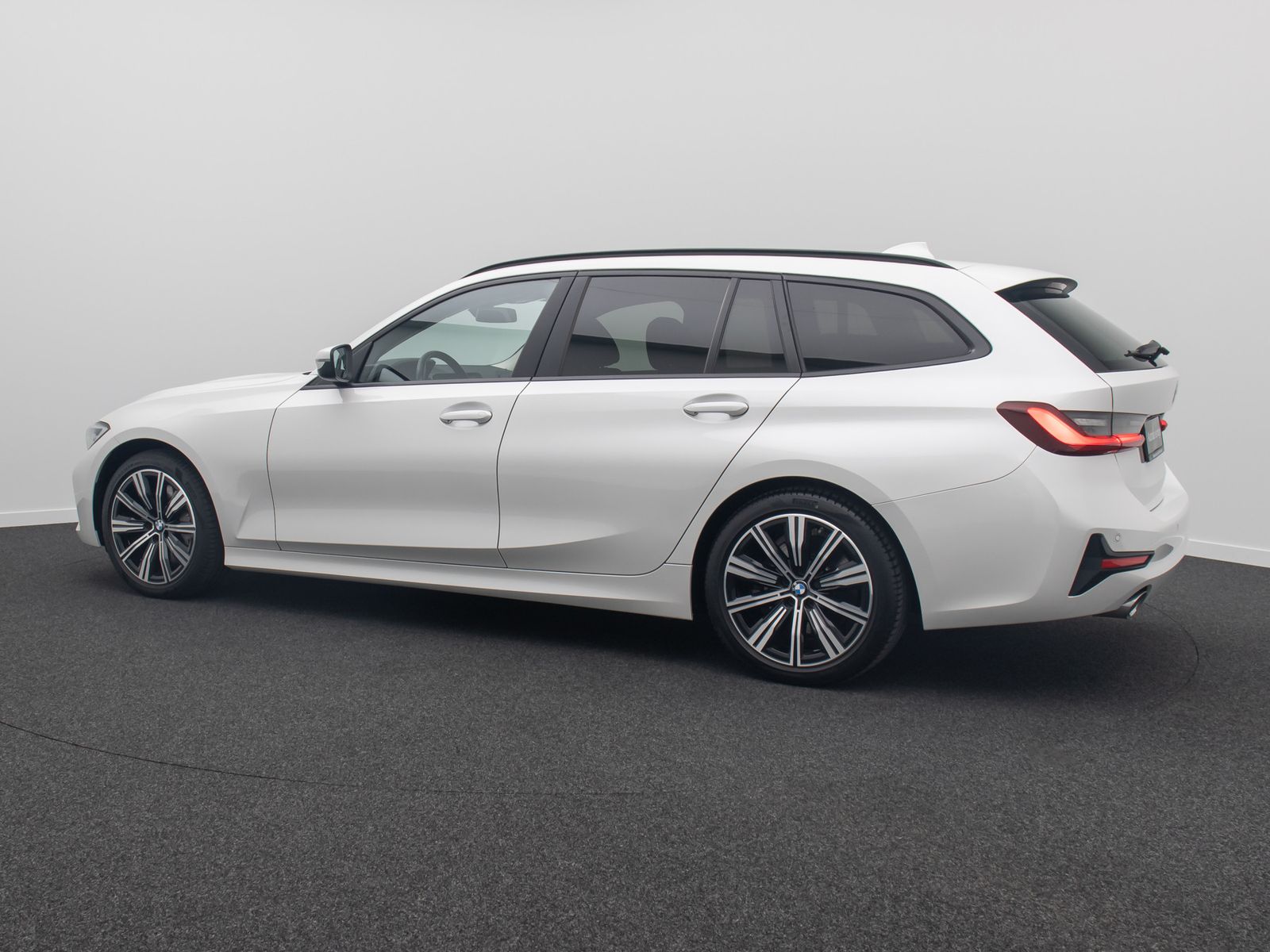 Fahrzeugabbildung BMW 330d Stop&Go LED DAB DriveAssis Panorama 18Zoll