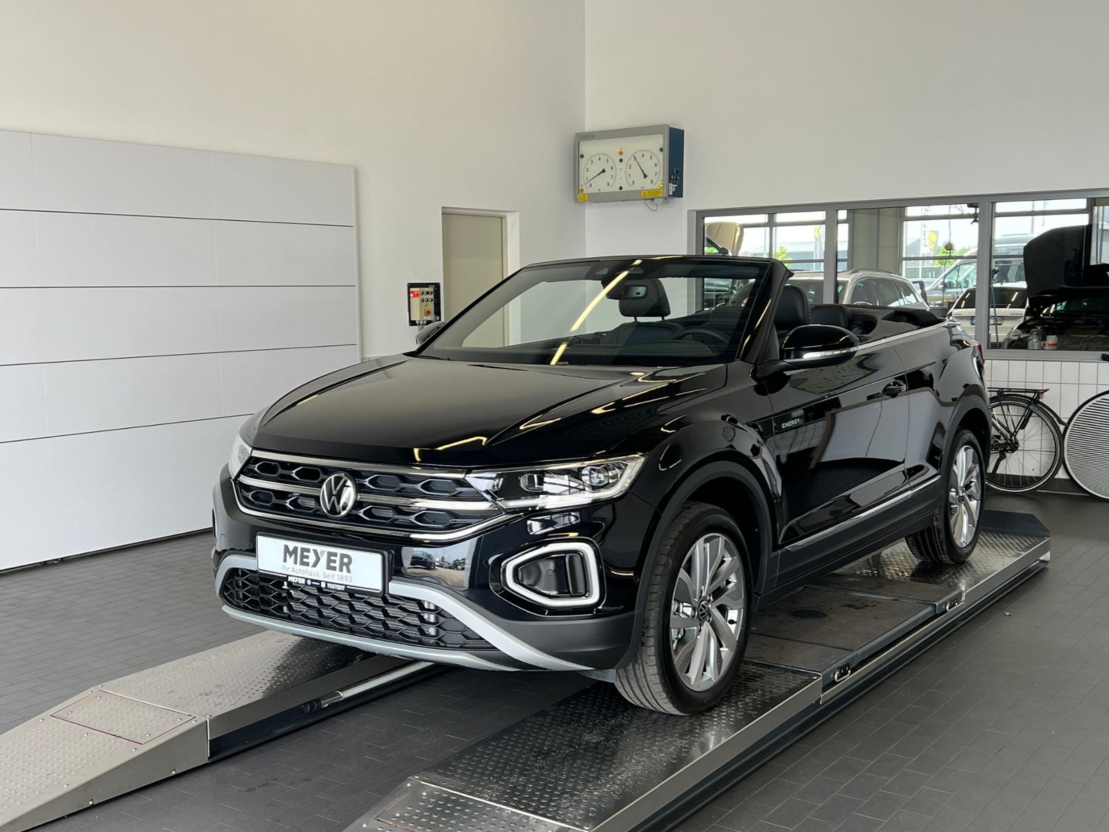 Fahrzeugabbildung Volkswagen T-Roc Cabriolet  ENERGY 1.5 TSI DSG *AHK, Navi,