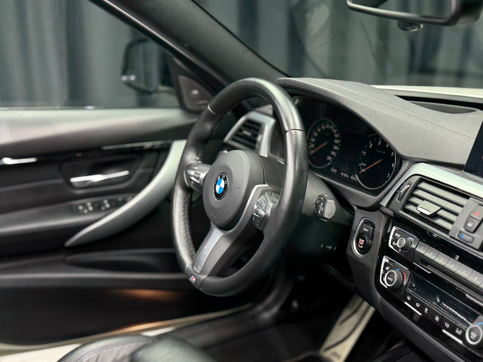 Fahrzeugabbildung BMW 340i Touring xDrive M Sport |H/K|HuD|AHK|PANO