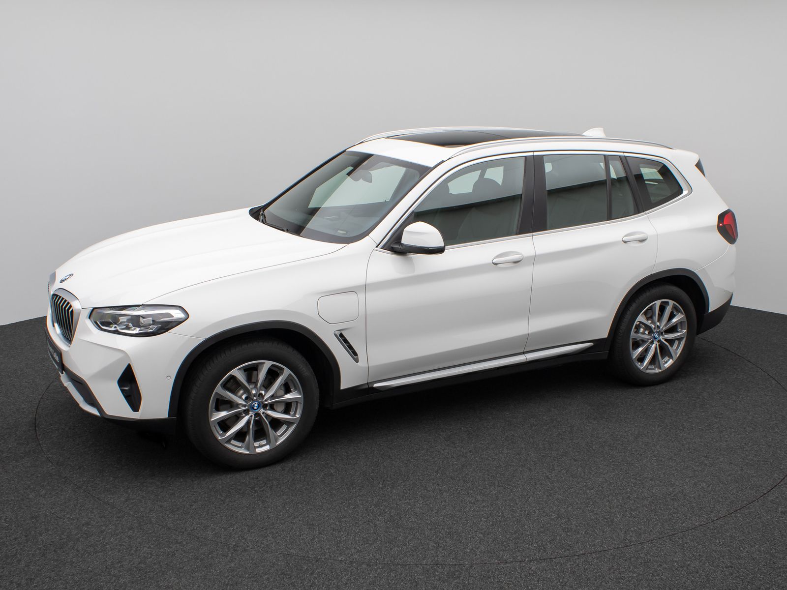 Fahrzeugabbildung BMW X3 xD30e  Panorama Kamera HUD DAB H/K AHK Sport