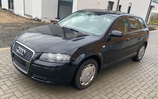 Audi A3 Sportback 1.6 FSI Attraction