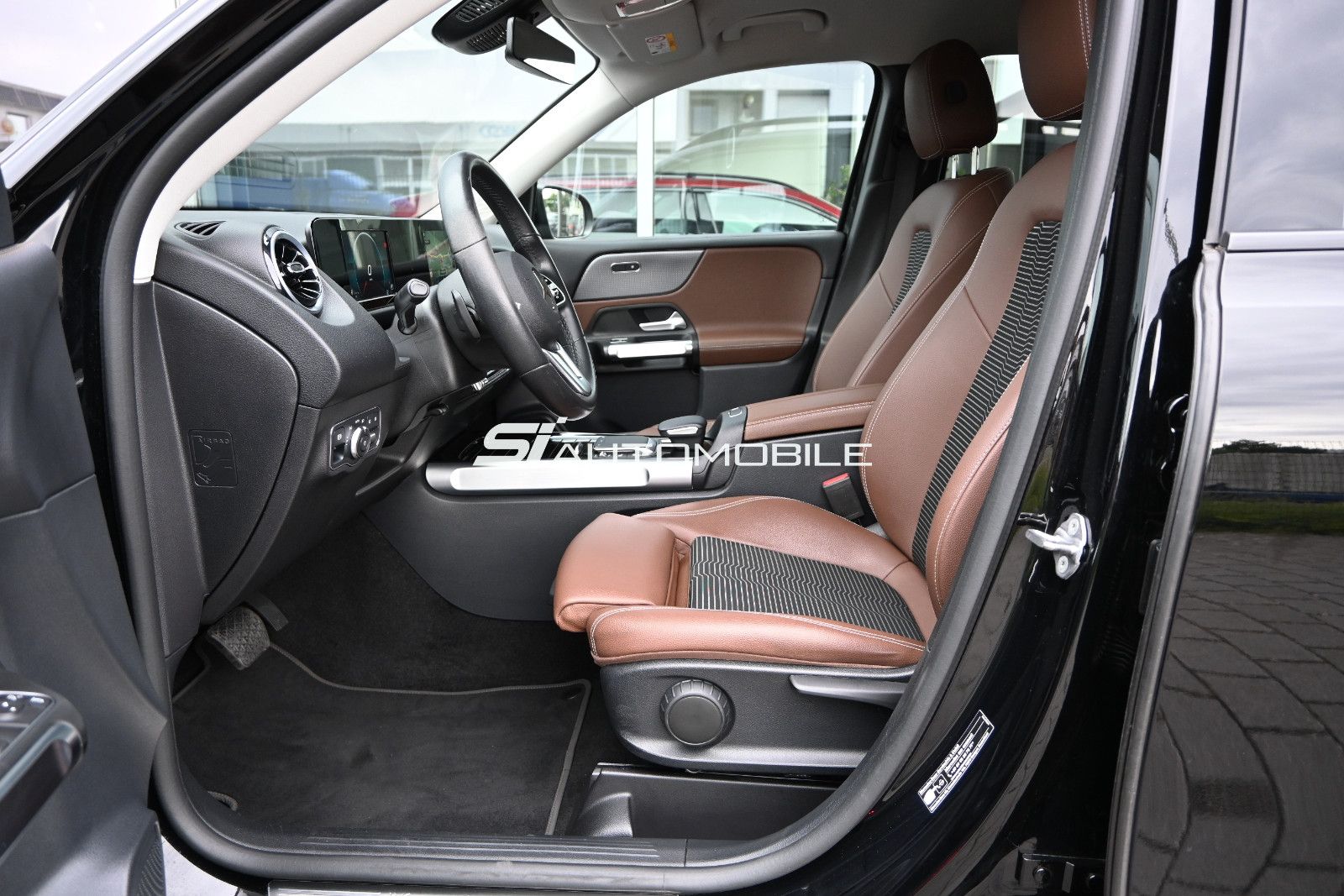Fahrzeugabbildung Mercedes-Benz GLB 200 d Aut. Night Paket °AHK°STANDHEIZ°KAMERA