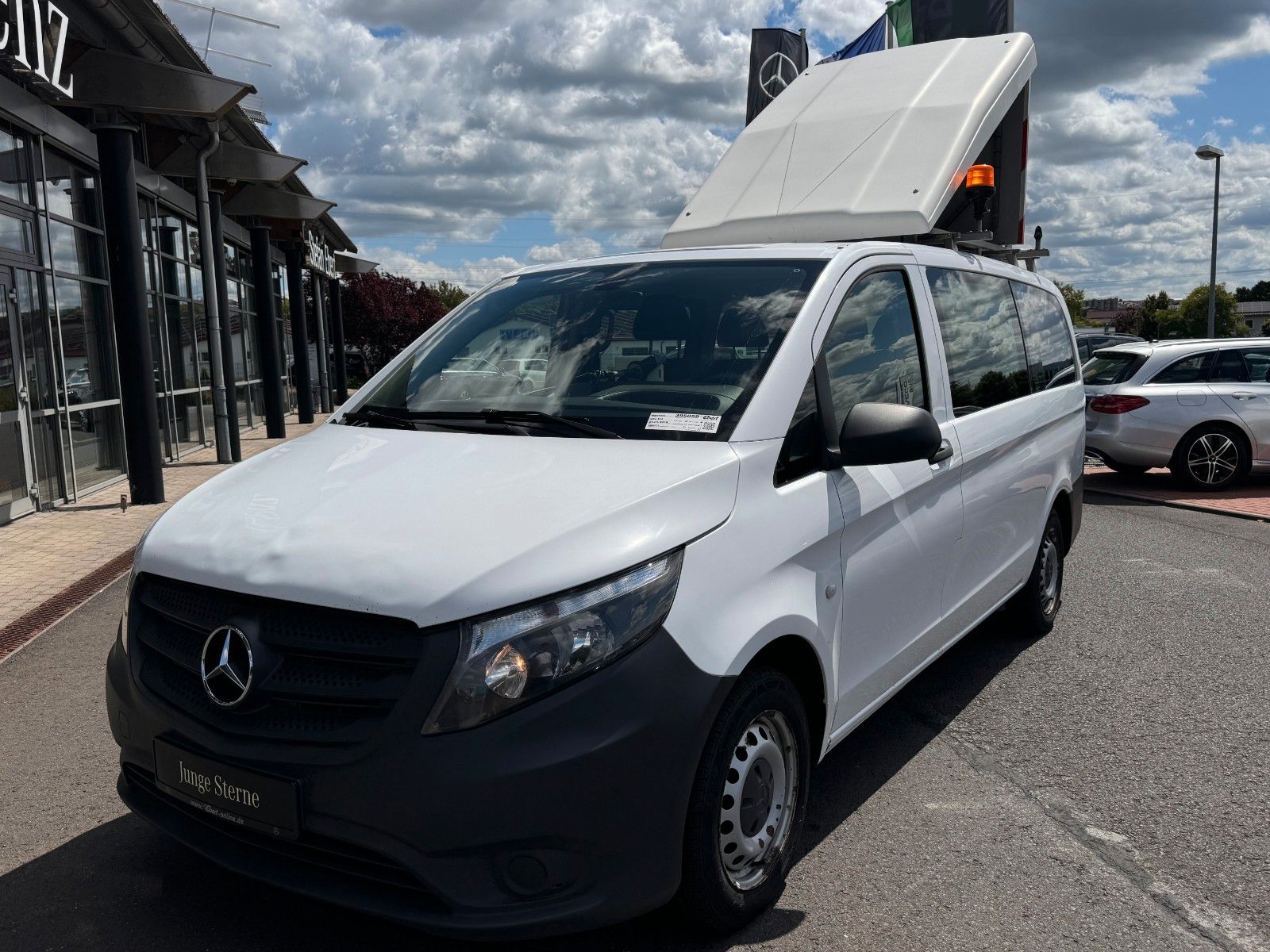 Fahrzeugabbildung Mercedes-Benz Vito 111 CDI Tourer Begleitfahrzeug BF3+ / WVZ