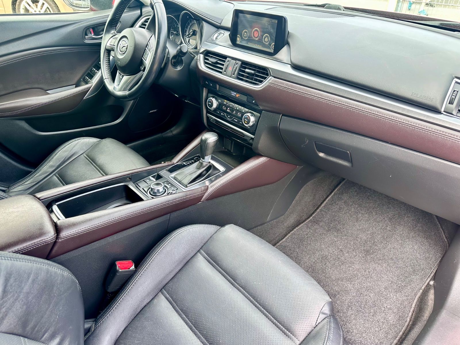 Fahrzeugabbildung Mazda 6 KOMBI SPORTS-LINE AWD ALLRAD*HEAD-UP*