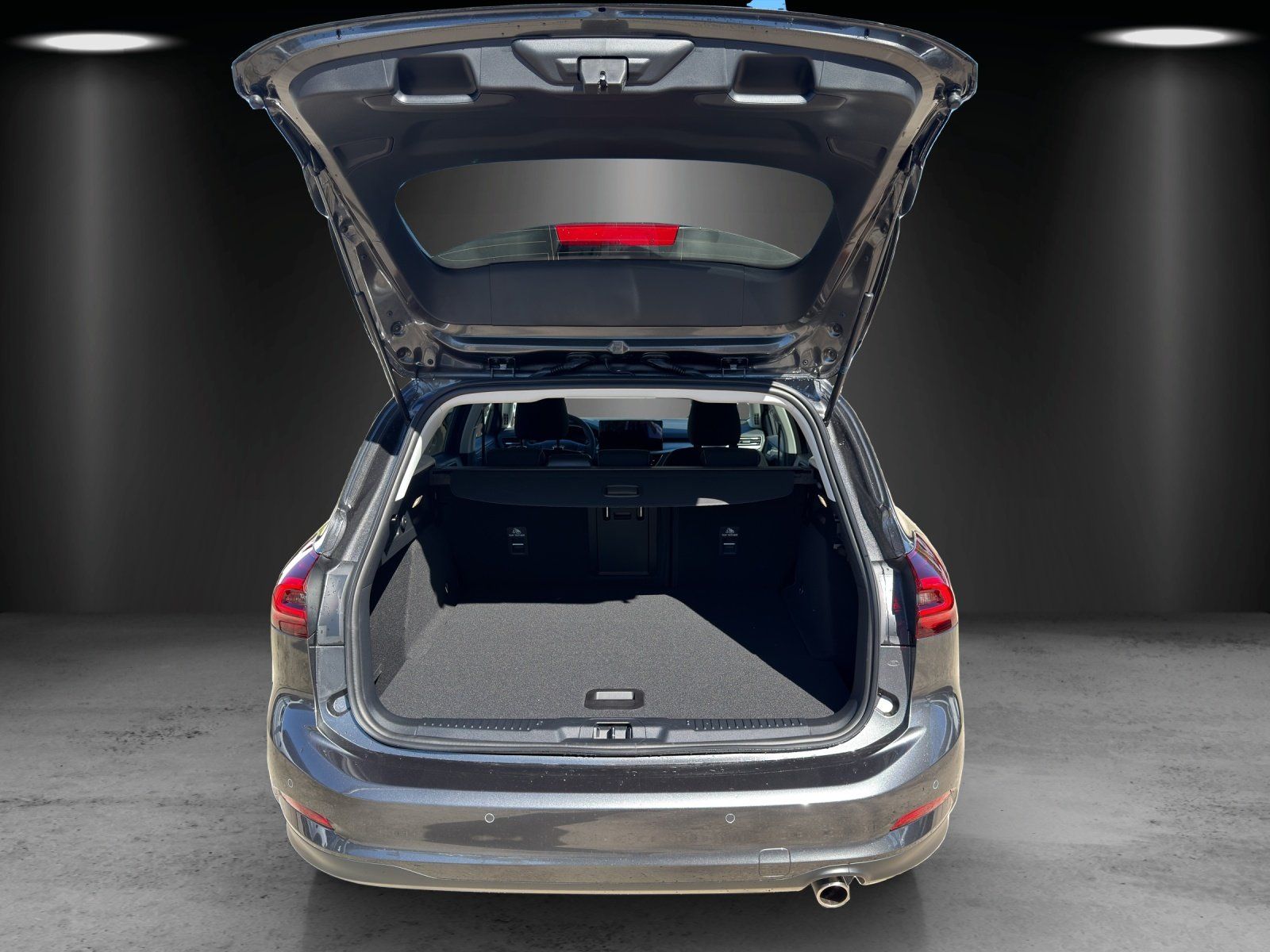 Fahrzeugabbildung Ford Focus Titanium X 155 Winter Pak. B&O Fahrer Pak.