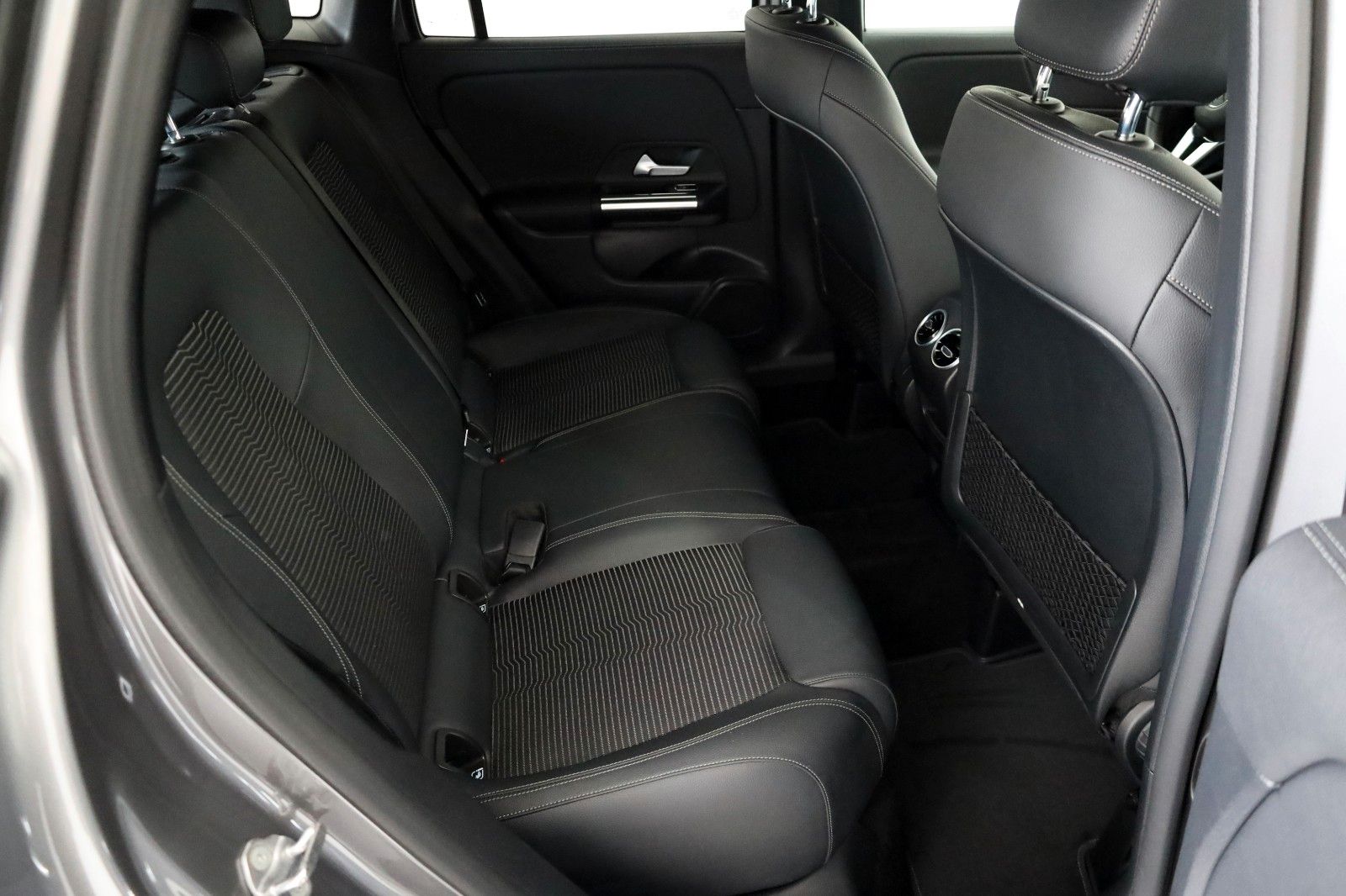 Fahrzeugabbildung Mercedes-Benz GLA 200 d, Automatik, Teillled., Navi, LED, Kam