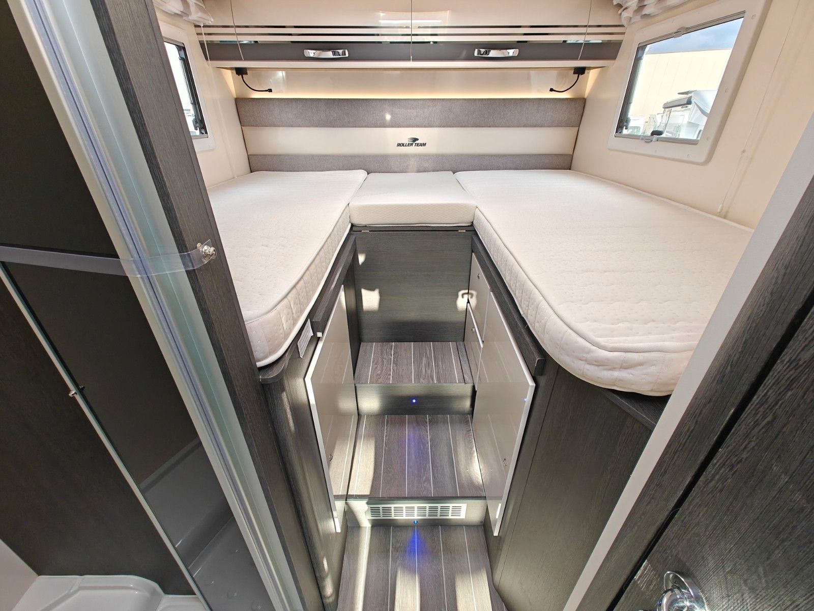 Fahrzeugabbildung Roller Team Kronos 287 TL - Face2Face, Hubbett, Einzelbetten