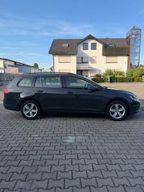 Volkswagen Golf - 6