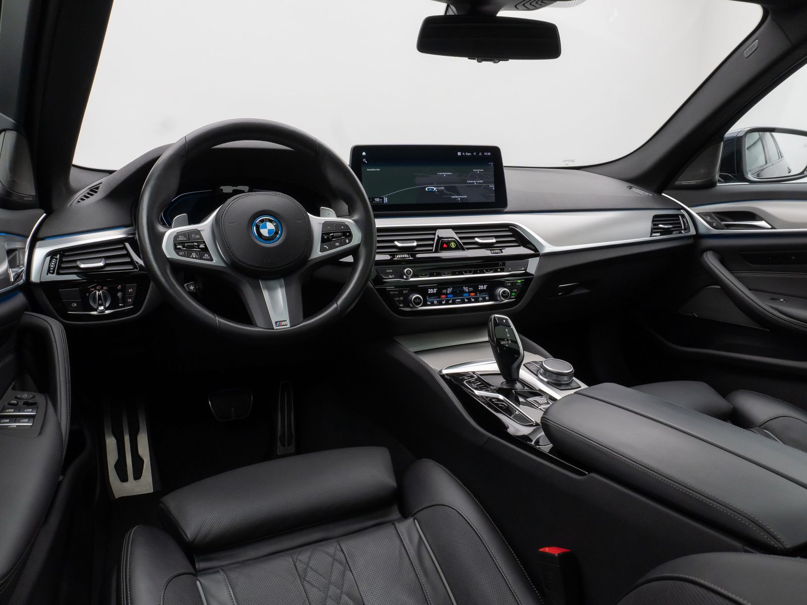 Fahrzeugabbildung BMW 530e xD M Sport Individual Panorama HUD H/K Voll