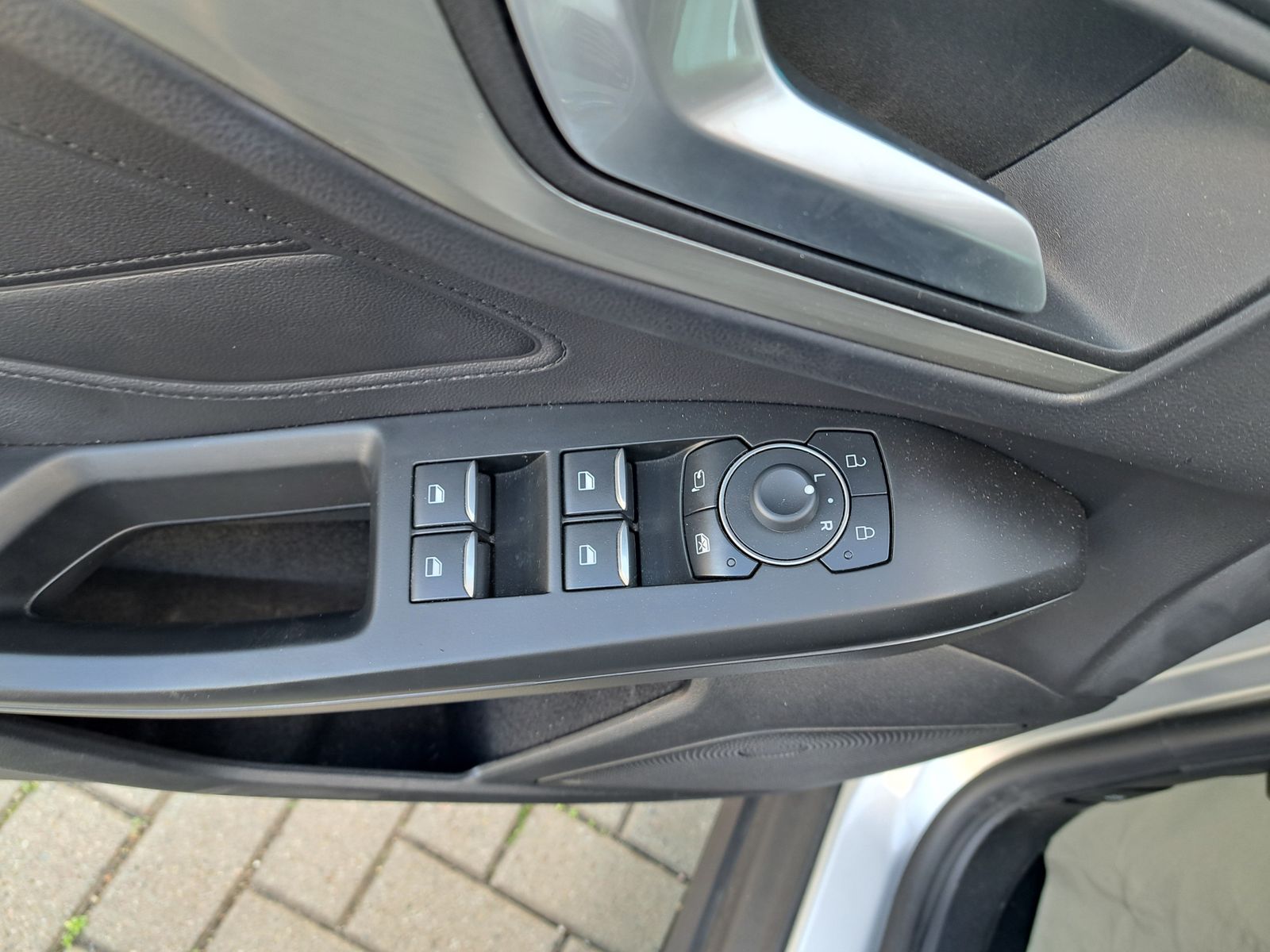 Fahrzeugabbildung Ford Focus Titanium X 1.5 TDCI LED NAVI AUTOMATIK AHK