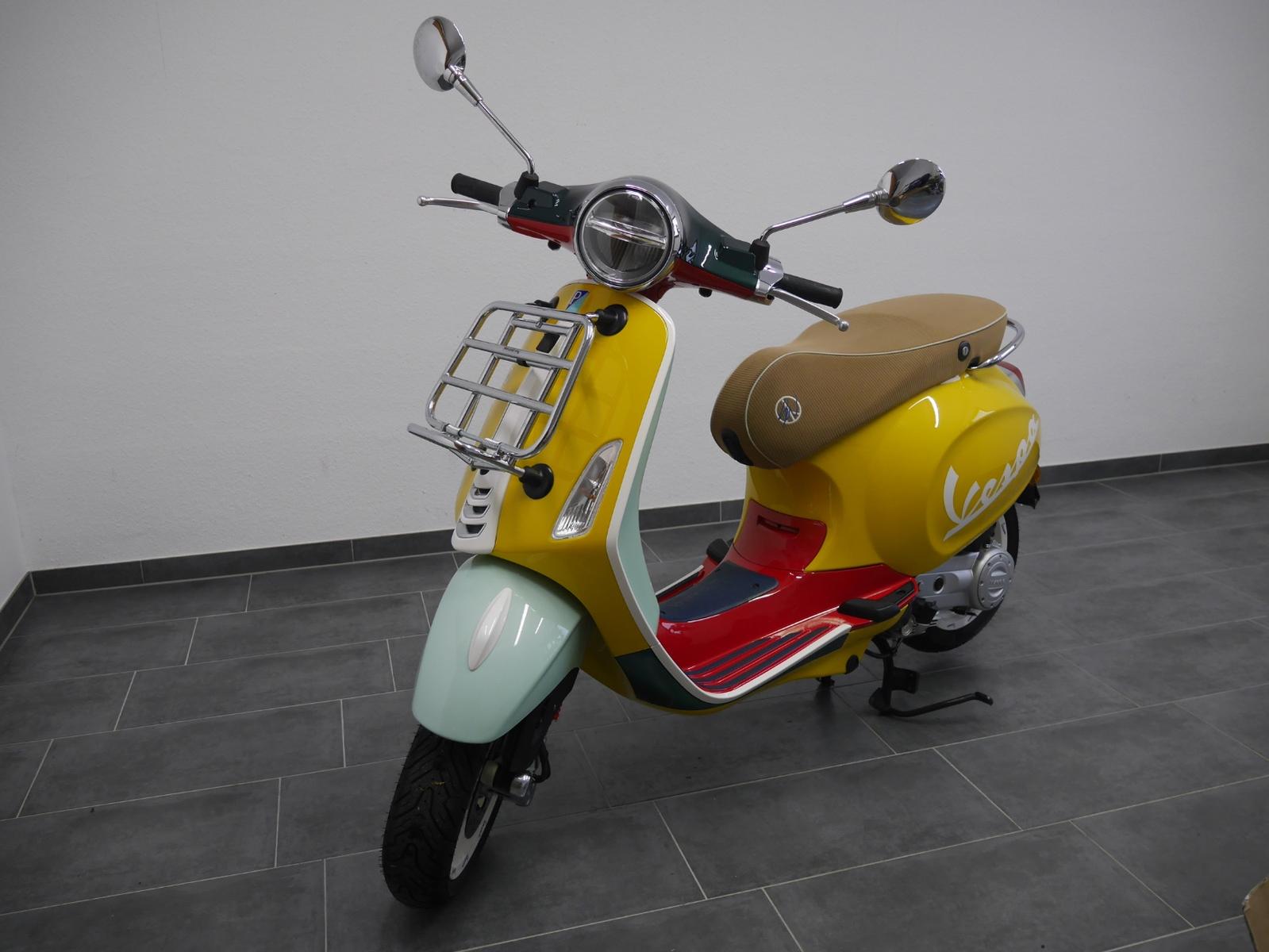 Vespa Primavera 50 Sean Wotherspoon // 1.Hand