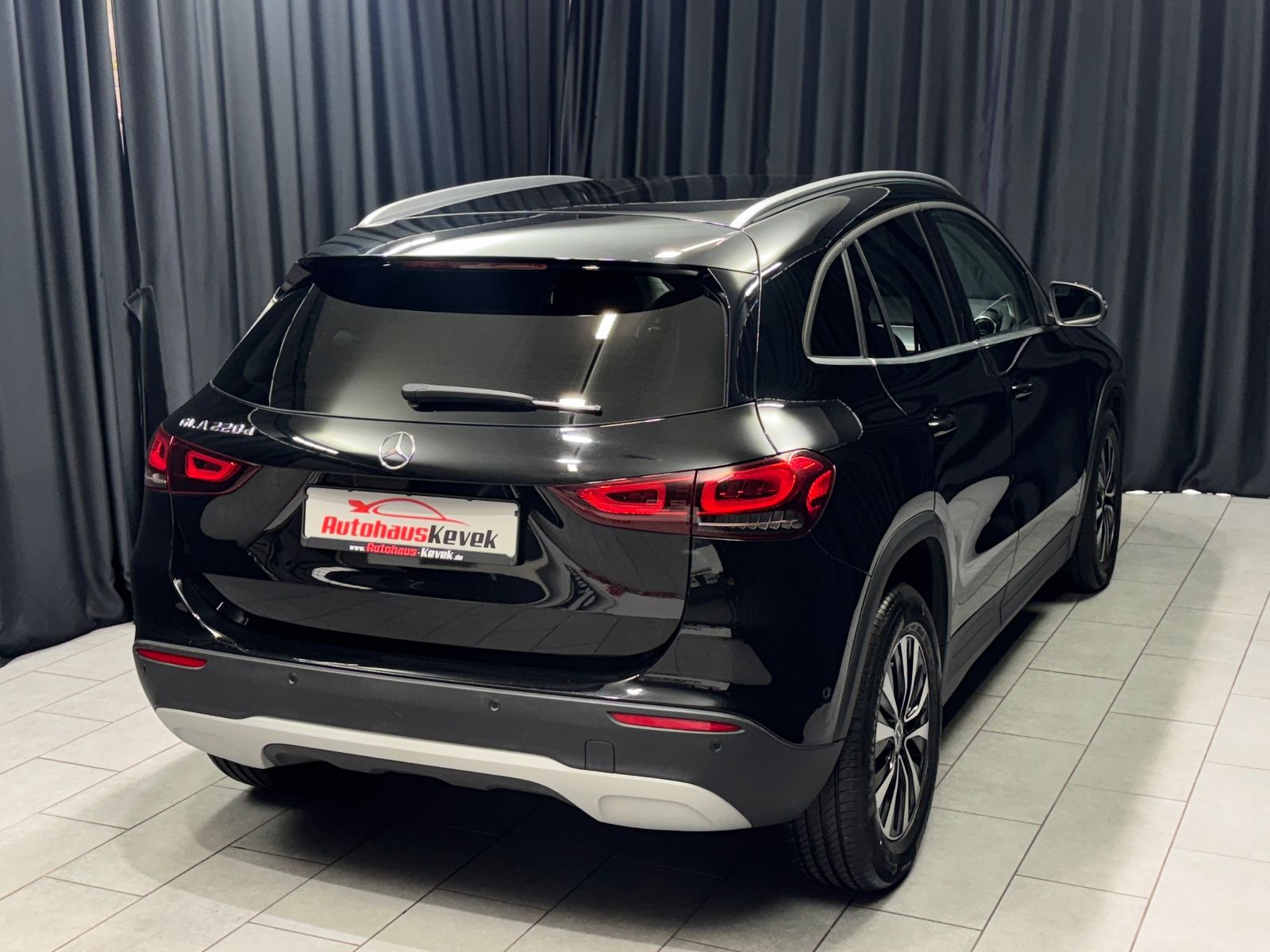 Fahrzeugabbildung Mercedes-Benz GLA 220d|AUTOMATIK|NAVI|LED-SCHEINWERFER|