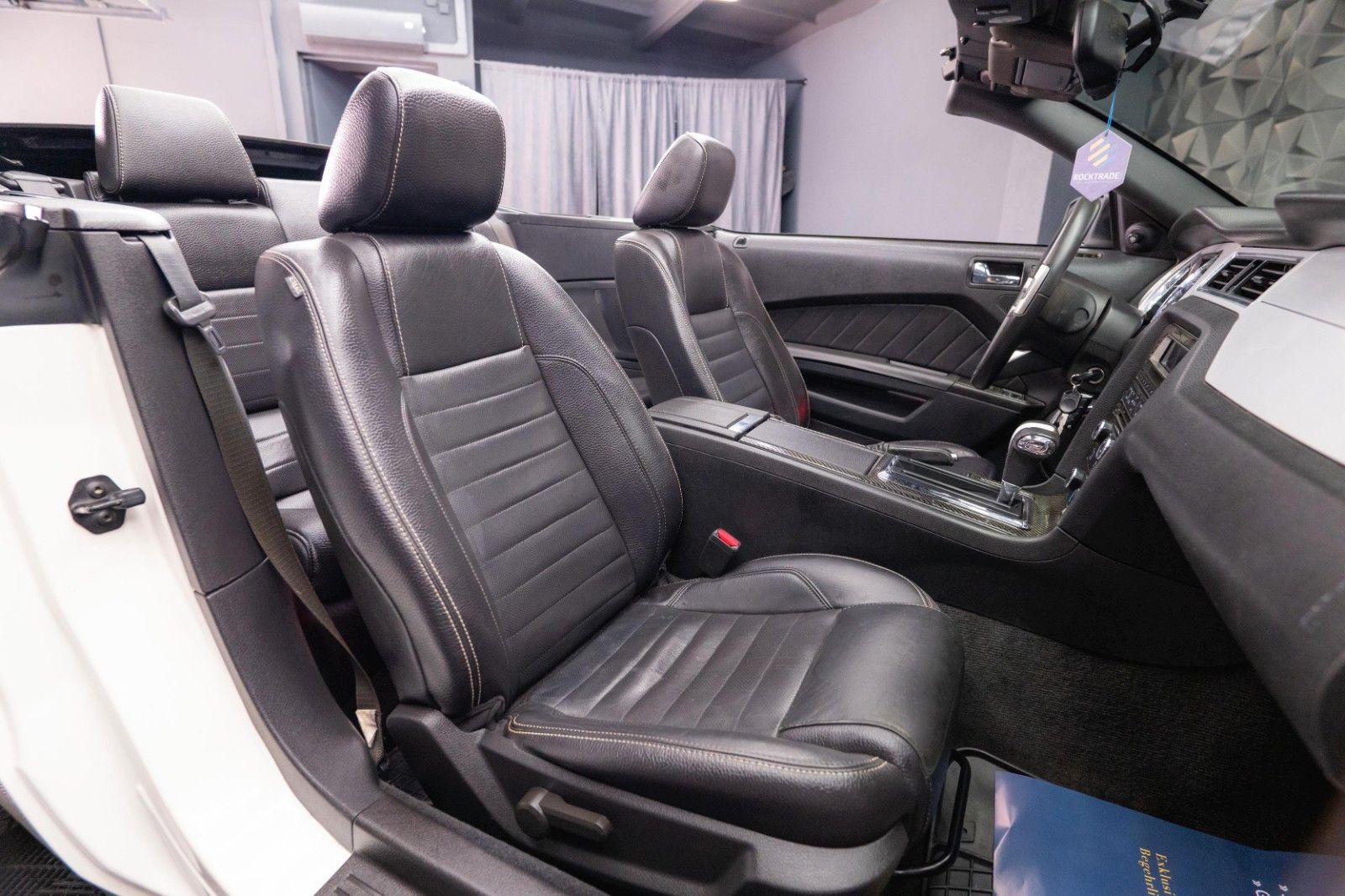 Fahrzeugabbildung Ford Mustang 3.7 V6 GT Cabrio | TÜV 2028 | 4Season