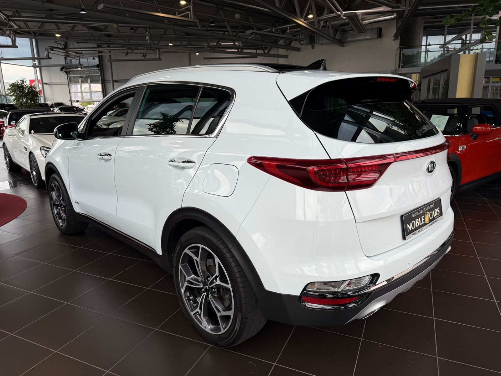 Fahrzeugabbildung Kia Sportage GT-Line 4WD PANO LED LEDER 19"