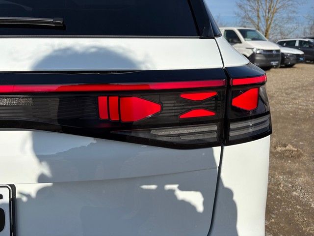 Fahrzeugabbildung Volkswagen Tayron 1.5eHybrid DSG R-LINE AHK+LEDER+PANO+20"+