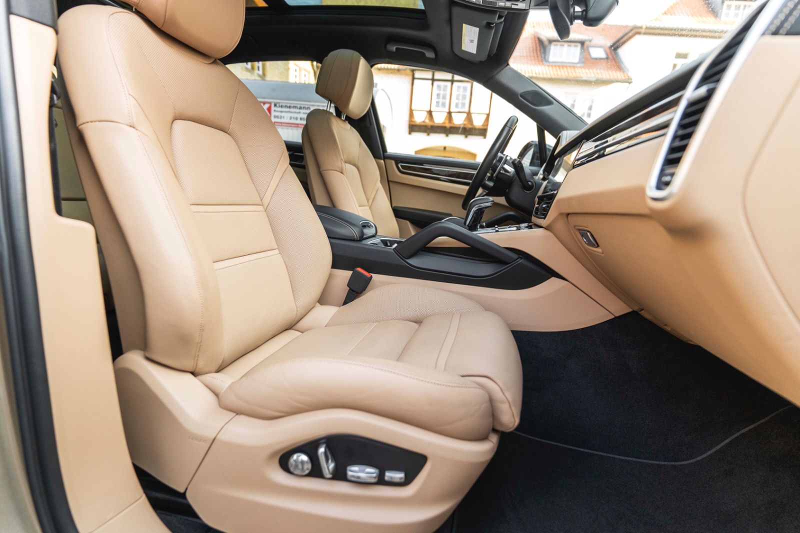 Fahrzeugabbildung Porsche Cayenne E-Hybrid SPORT-CHRONO BURMESTER 360° LED