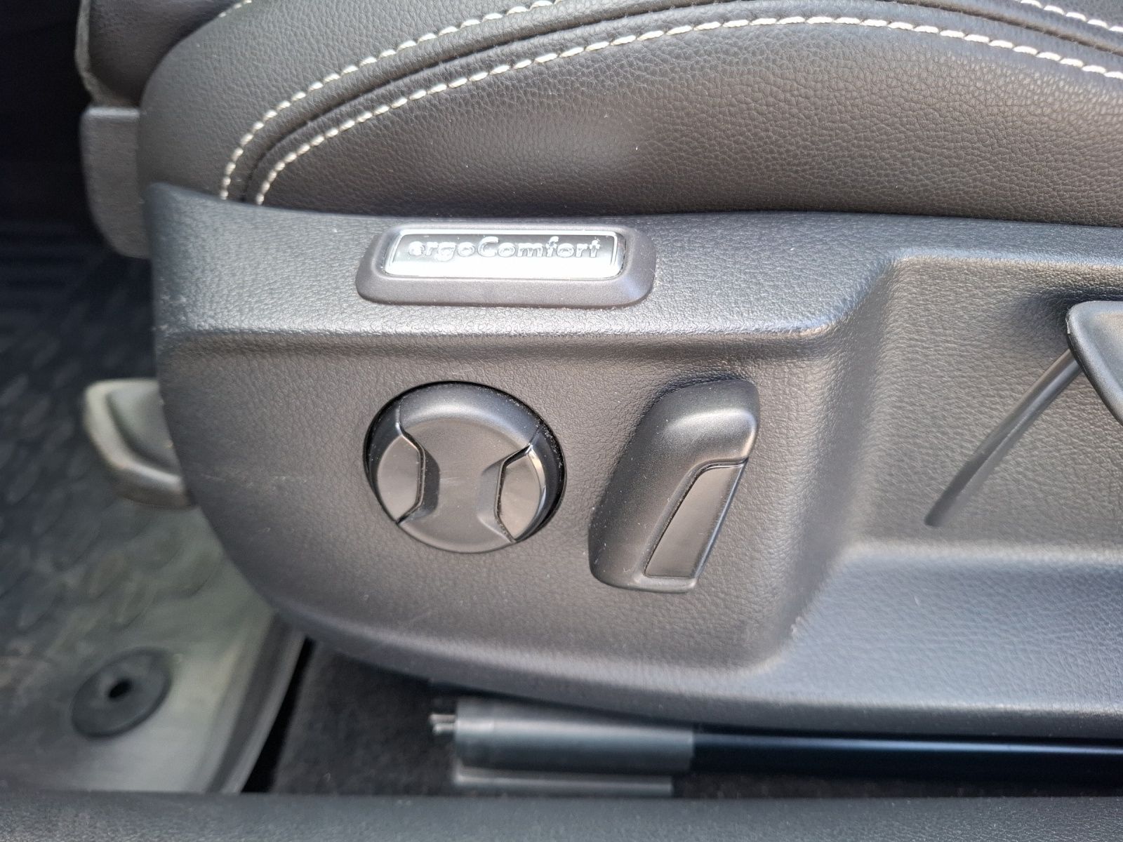 Fahrzeugabbildung Volkswagen Passat Variant TDI Elegance DSG Matrix AHK Navi