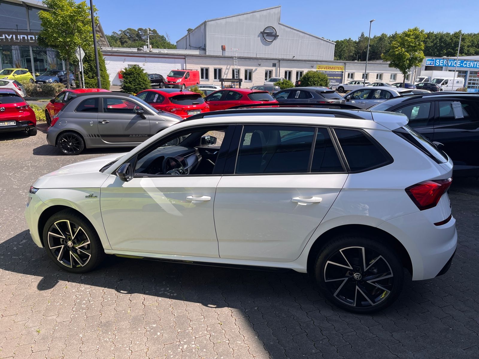 Fahrzeugabbildung SKODA Kamiq Monte Carlo PANO LED NAVI ALU