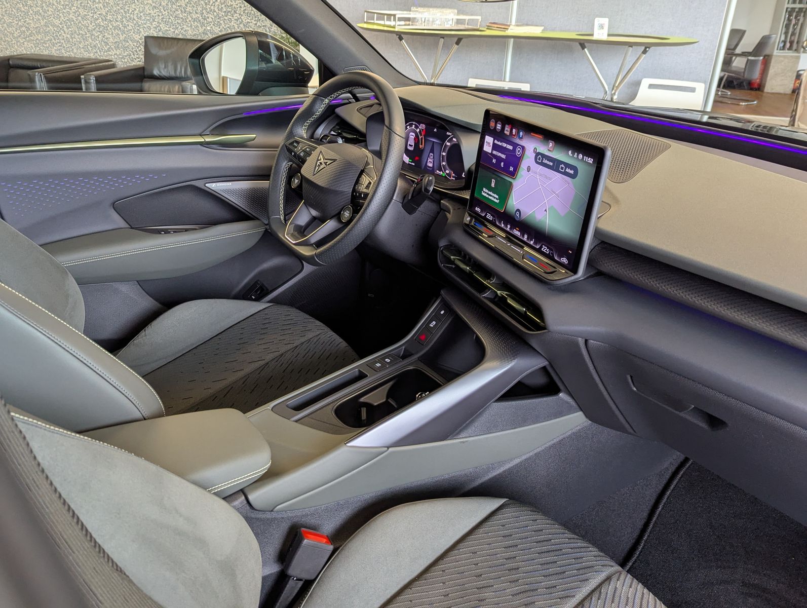 Fahrzeugabbildung CUPRA Terramar 1.5 TSI Tribe Senn Pano Matrix HUD AHK