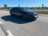 BMW i5 eDrive40 Touring  M-Sport AHK LED Garantie 29 - schwarze BMW i5