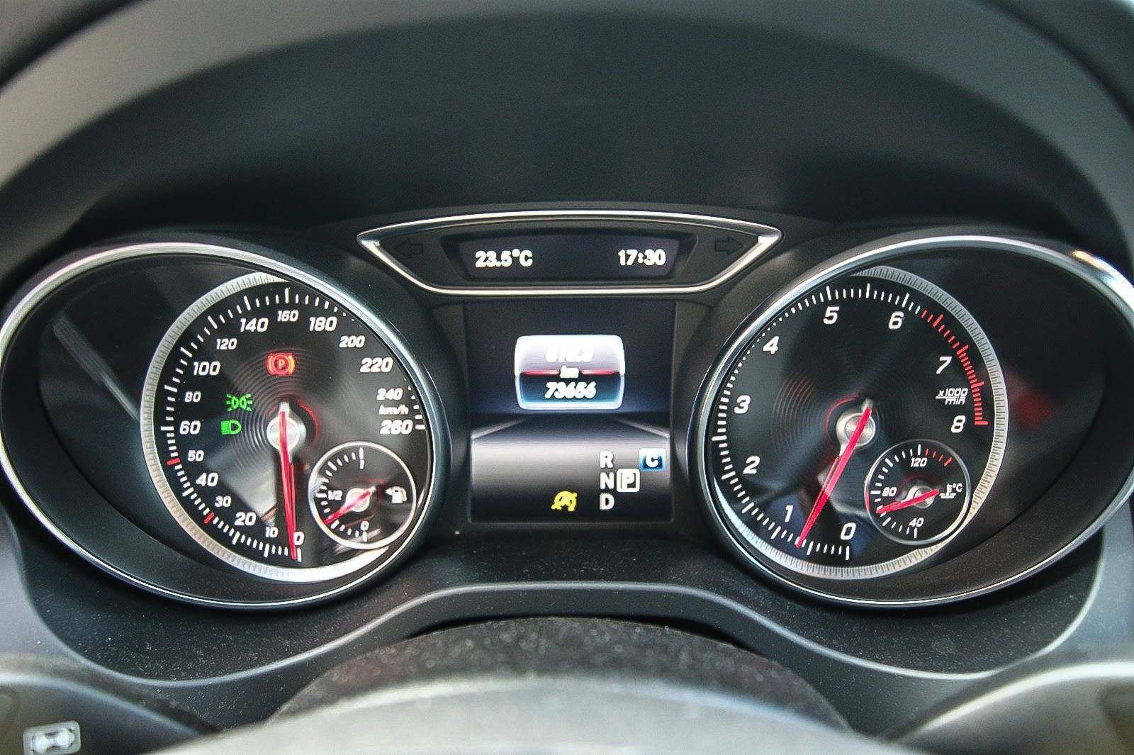 Fahrzeugabbildung Mercedes-Benz CLA 200 Shooting Brake 7G-DCT LED KEYLESS NAVI