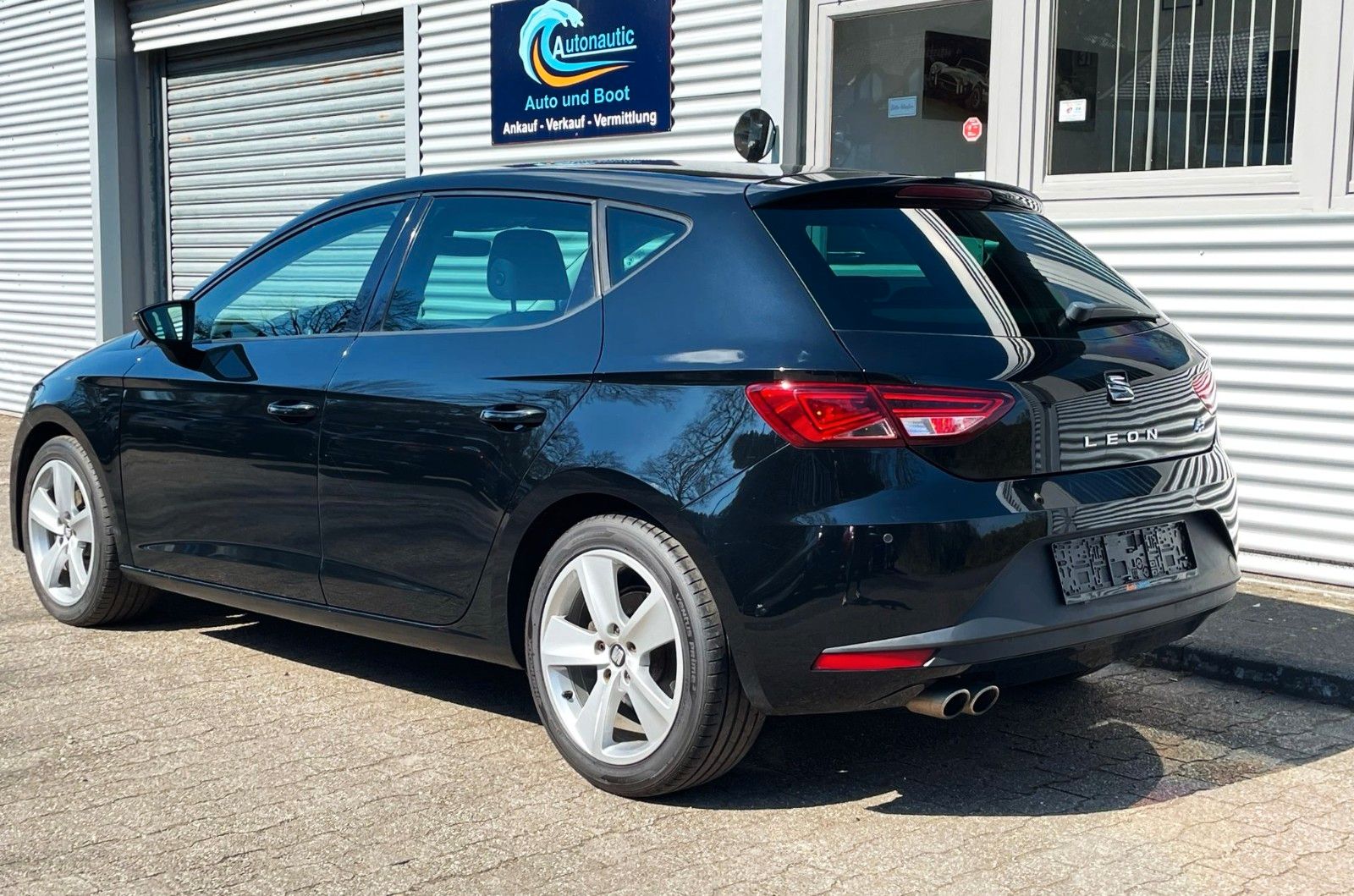 Fahrzeugabbildung SEAT Leon 2.0TDI FR DSG KLIMAAUT LEDER NAVI LED 2.Hd