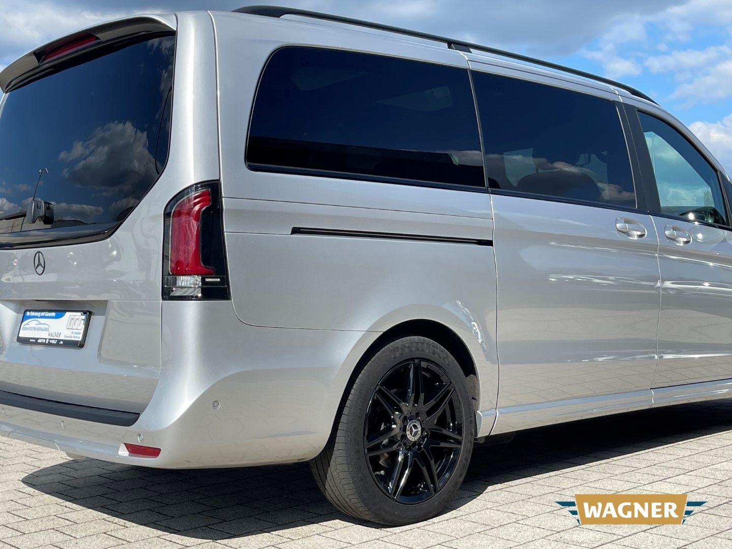 Fahrzeugabbildung Mercedes-Benz V 250 d AVANTGARDE AMG EDITION lang Night Paket