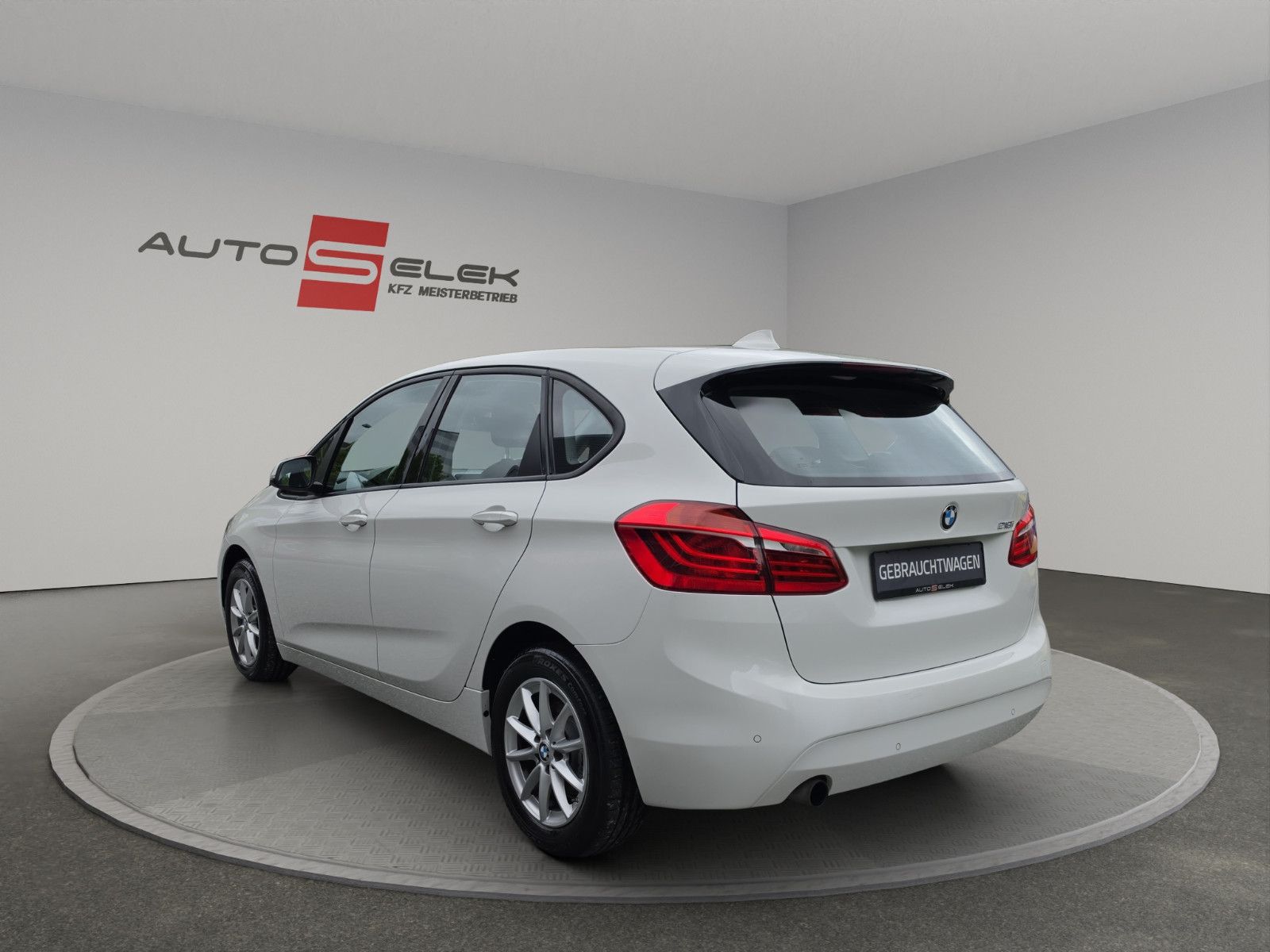 Fahrzeugabbildung BMW 218 2 Active Tourer 218 i TÜV SERVICE NEU