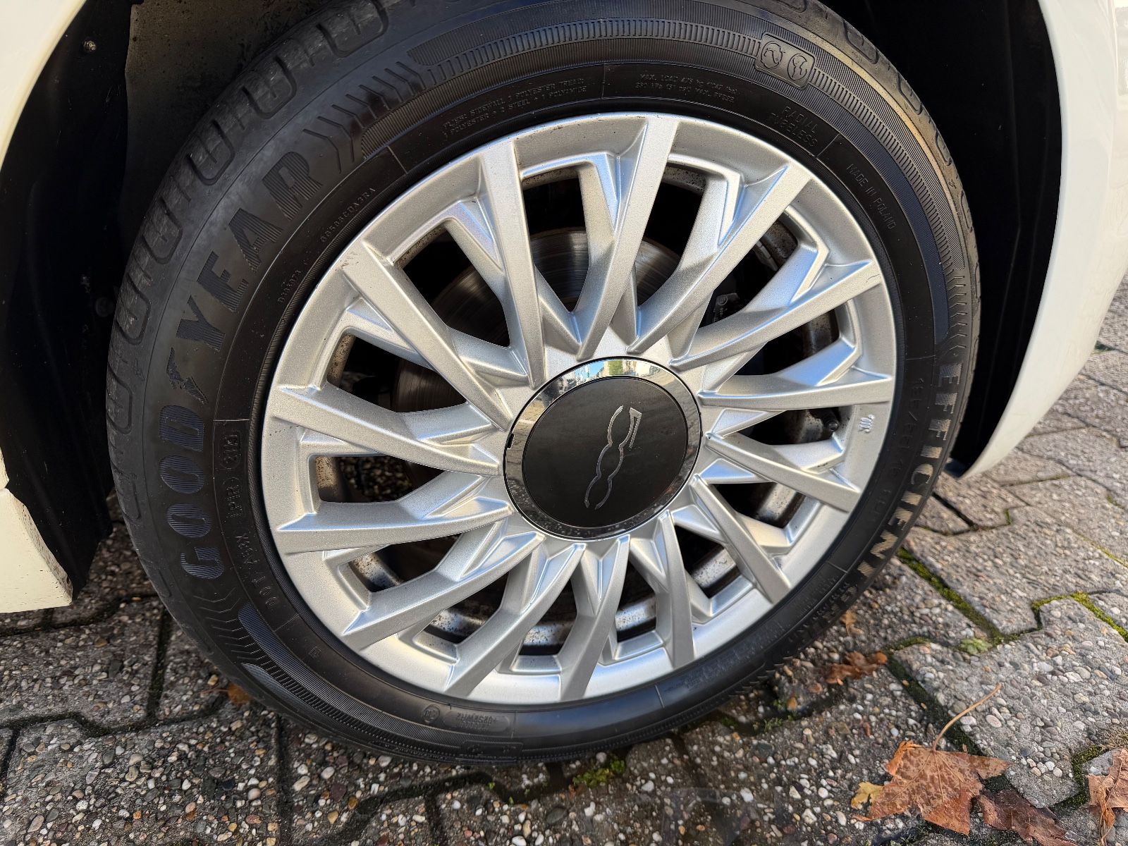 Fahrzeugabbildung Fiat 500 Lounge APPLE CAR PLAY PDC PANORAMA