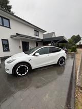 Tesla Model Y Long Range Dual Motor AWD  - Tesla Gebrauchtwagen in Hamburg