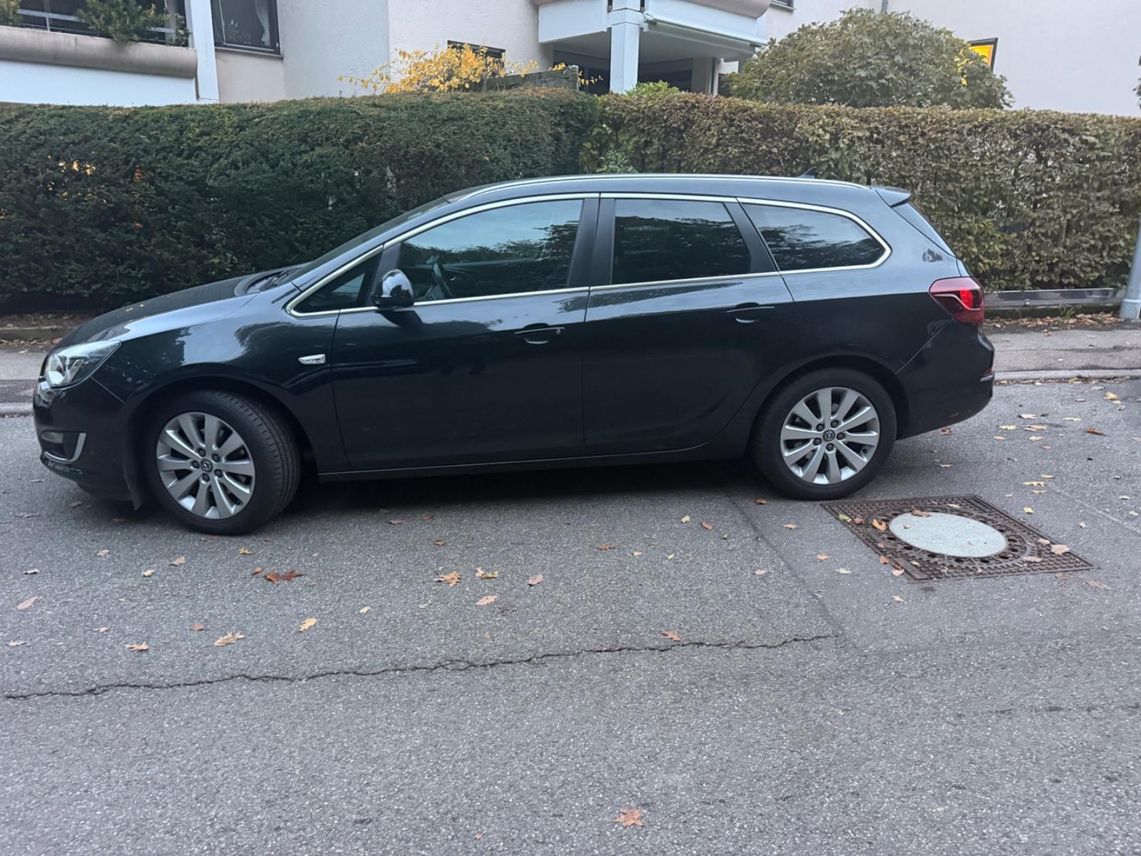 Opel Astra 2014 — interior