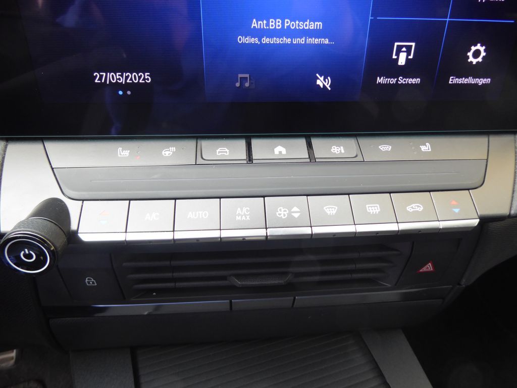 Fahrzeugabbildung Opel Astra ST Ultimate 1.2 Turbo Aut+AHZV+MatrixLED