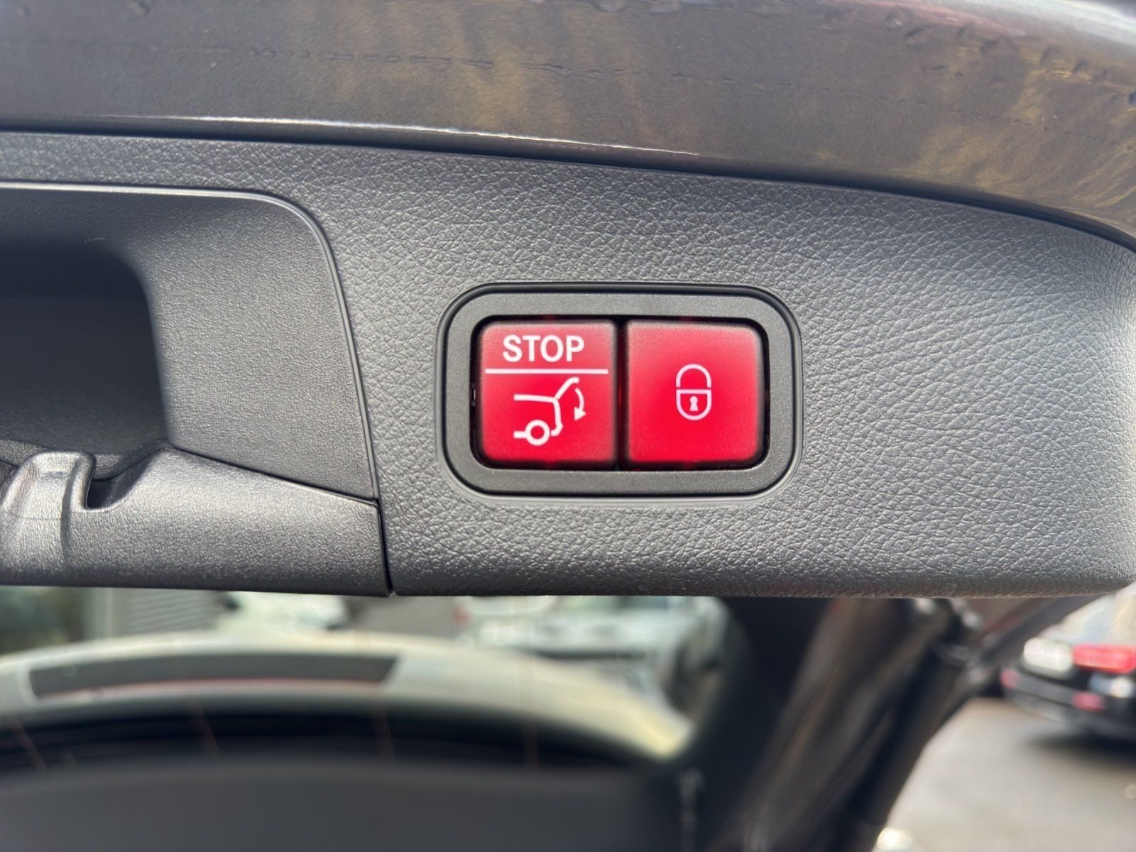 Fahrzeugabbildung Mercedes-Benz GLA 200 d MOPF AMG Premium DISTRO Pano LED KeyGo