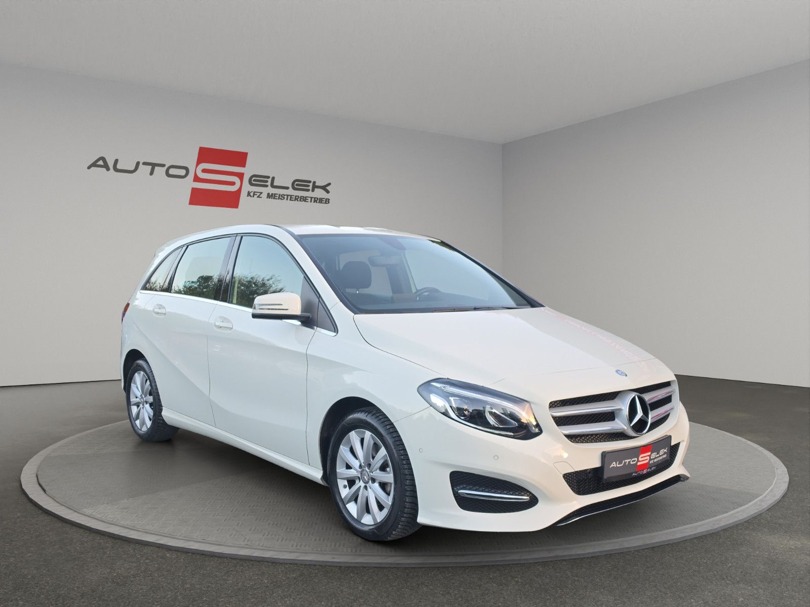 Fahrzeugabbildung Mercedes-Benz B 180 AUTOMATIK KAMERA TEMPOMAT SITZHEIZUNG NAVI