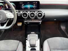 Fahrzeugabbildung Mercedes-Benz CLA 220d Shooting Brake AMG-Line Night Navi Pano