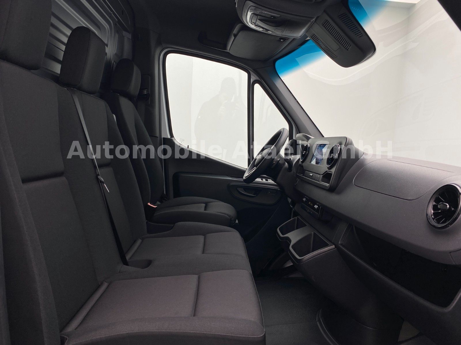 Fahrzeugabbildung Mercedes-Benz Sprinter 317 Maxi Automatik AHK 3,5t+360° (0616)