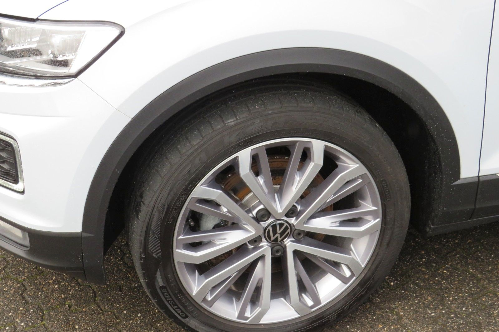 Fahrzeugabbildung Volkswagen T-Roc Sport R-LINE PANO 18`LED NAVI BEATS 1.HD