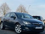 Opel Astra J Innovation 1.7 CDTi*1.Hand*Xenon*SHZ*TÜV - Opel Astra mit Diesel-Antrieb: Limousine, 1.7