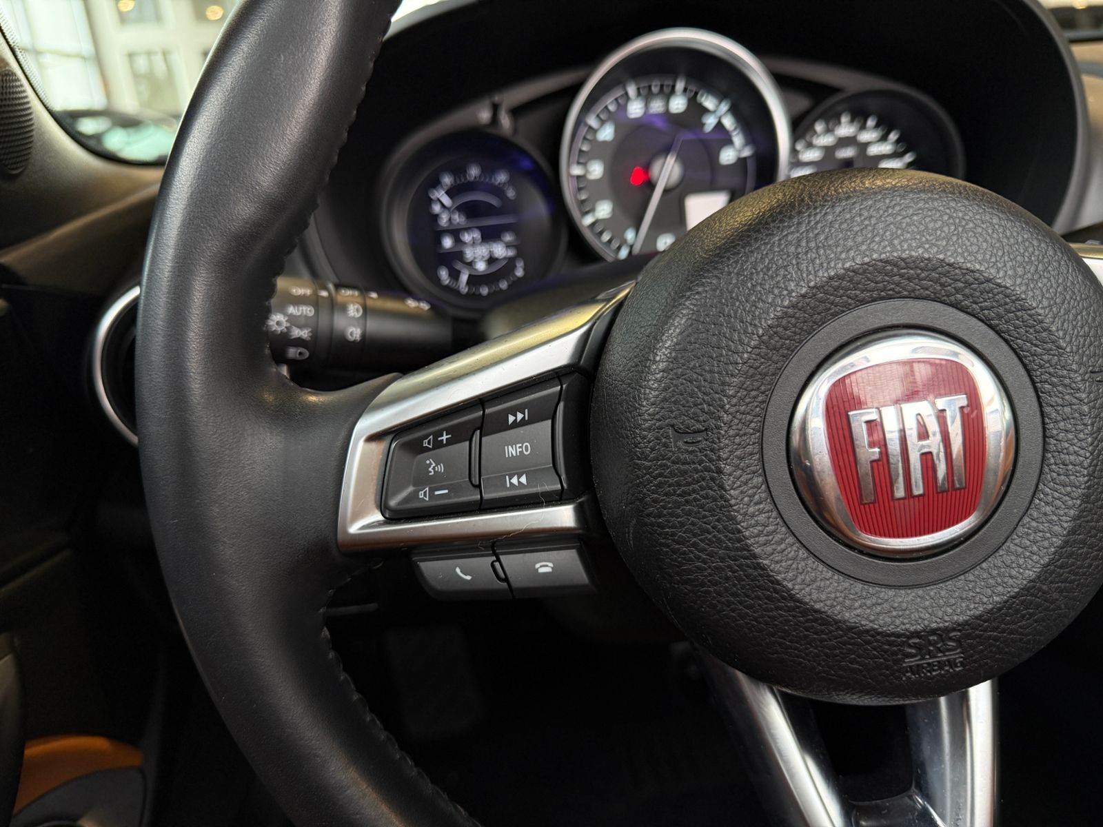 Fahrzeugabbildung Fiat 124 Spider Lusso KAM LED NAVI