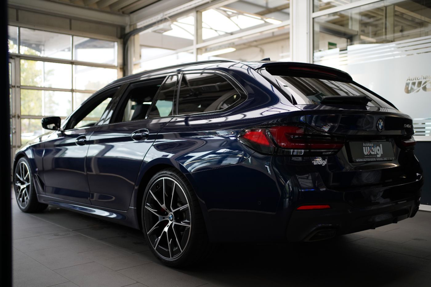 Fahrzeugabbildung BMW 540d xDri M-Sport Laserlicht+Glasdach+Standheiz+