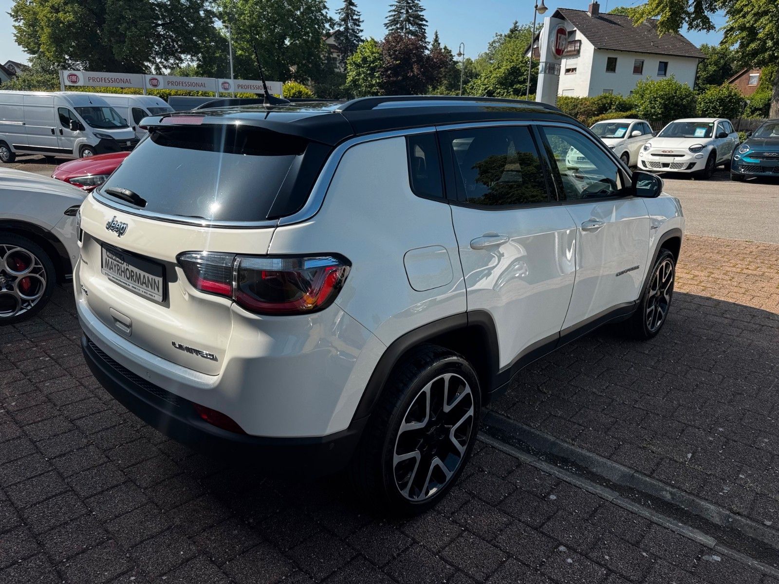 Fahrzeugabbildung Jeep COMPASS LIMITED 4X4 GLASDACH SITZKÜHLUNG DIESEL