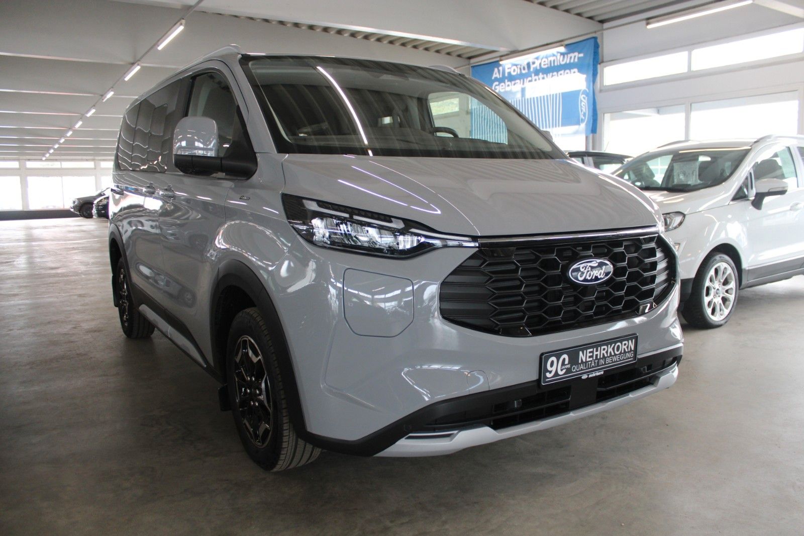Fahrzeugabbildung Ford Tourneo Custom PHEV ACTIVE 8-Sitzer B&O NAVI LED