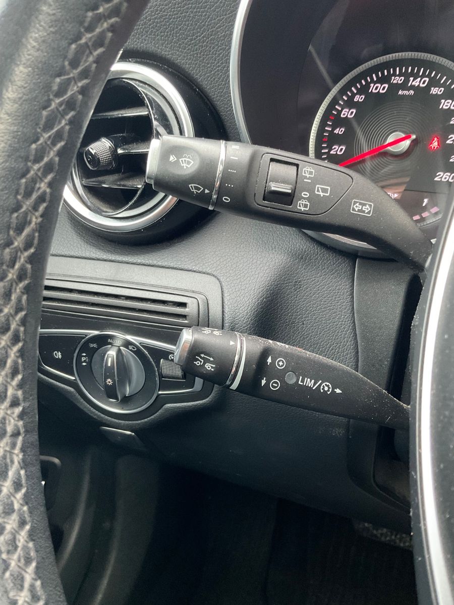 Fahrzeugabbildung Mercedes-Benz GLC 220 d 4MATIC Autom.AHK,Kamera,Distronic,LED