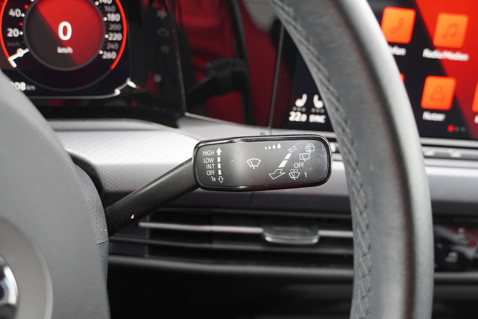 Volkswagen Golf VIII 1.5 TSI Active LED ACC Standheizung, миниатюра 26